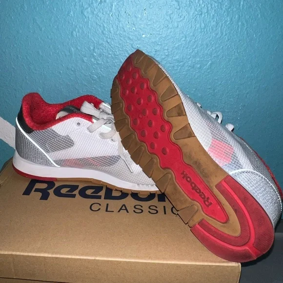 Classic Reebok - Picture 2 of 4